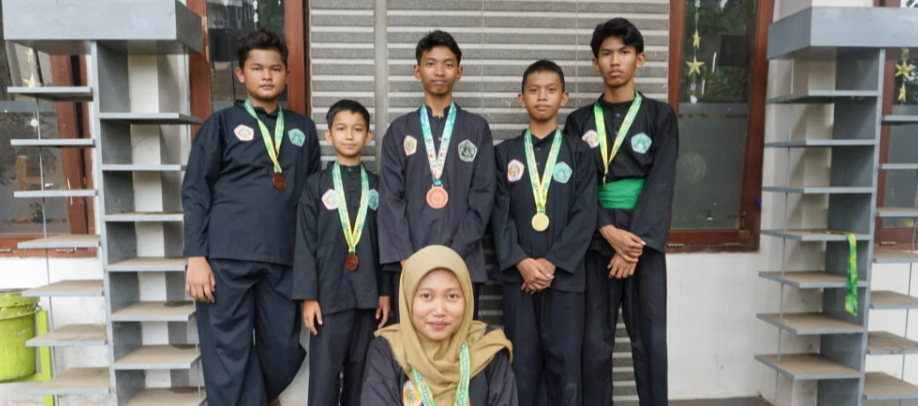 SMP NU PAKIS SABET LEBIH DARI 5 MEDALI PENCAK SILAT