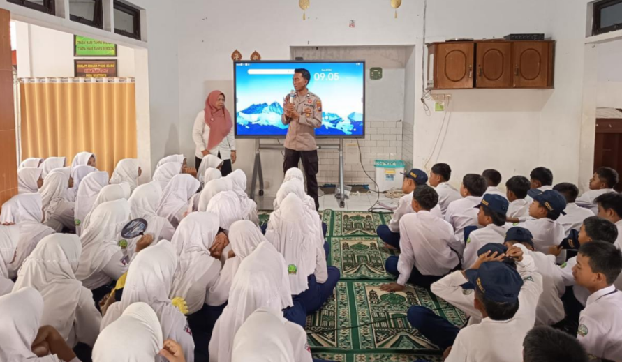 Polres Malang Edukasi Pelajar di Tumpang, Tanamkan Nilai Anti Bullying dan Anti Narkoba