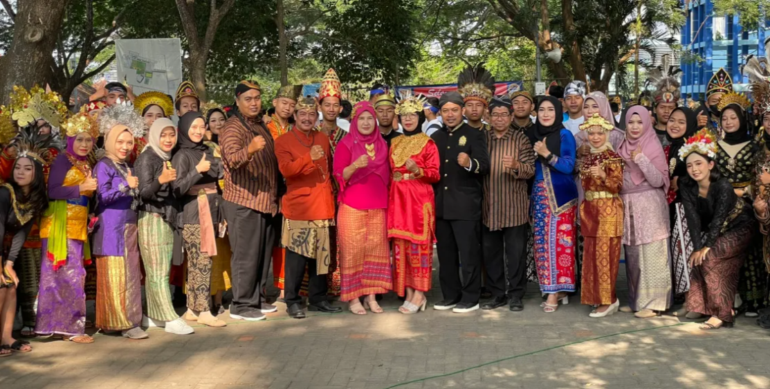 Meriahnya Peringatan Hari Sumpah Pemuda di SMK Brantas Karangkates Bersama Majukan Indonesia dengan Adat, Kirab Budaya, dan Fashion Show