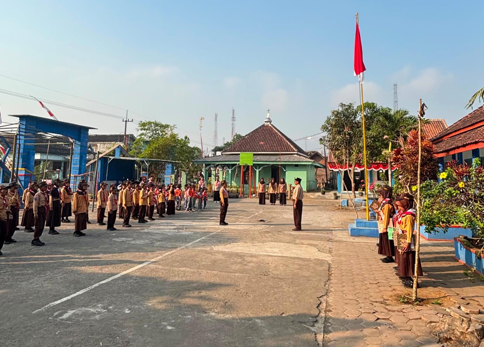 Semangat Hari Pramuka ke-65, SD Negeri 2 Kalipare Gelar Upacara Bersama TK Dharmawanita Persatuan Kalipare