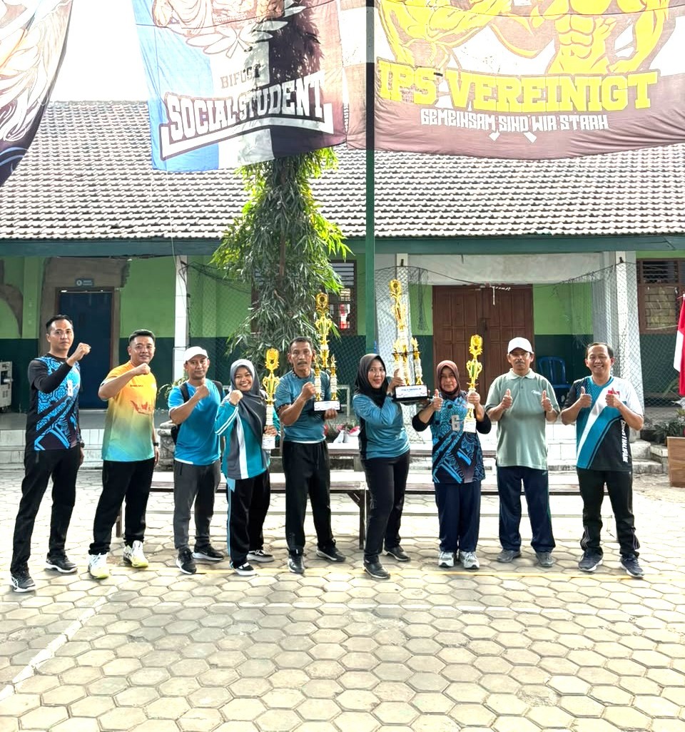 Pertandingan Bola Voli Persahabatan Antar Guru Se-Desa Kalipare Meriahkan HUT RI Ke-81
